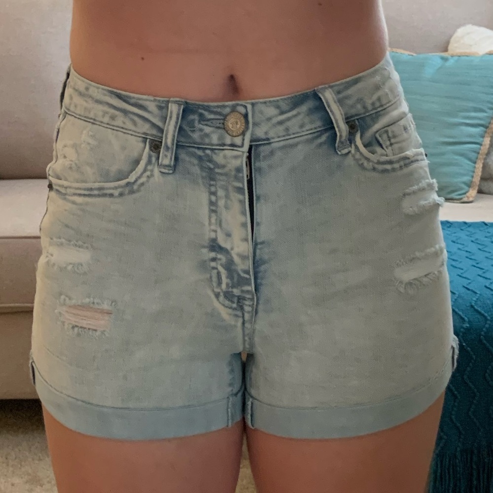 Aeropostale Light Wash Distressed Midi Shorts (US 2)